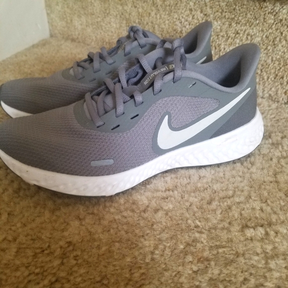 Nike Revolution 5 - Women Size 6.5 US - Picture 8 of 10